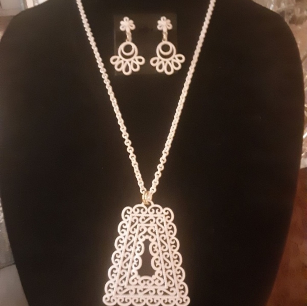 SUPER c1960-70 TRIFARI Filigree Enamel Demi-Parure Necklace w/ Matching Earrings